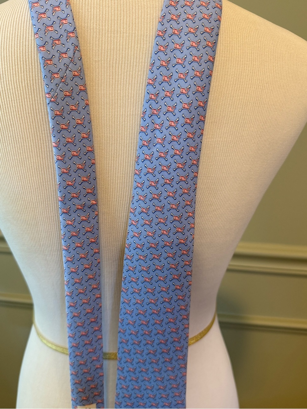 Vineyard Vines tie.